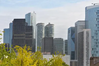 Vue générale sur Puteaux ou vue de la ville depuis l'hôtel