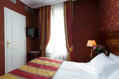 Un ou plusieurs lits dans un hébergement de l'établissement Elysees Niel Hotel