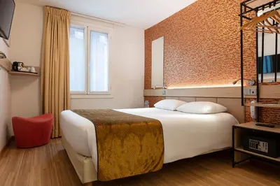 Un ou plusieurs lits dans un hébergement de l'établissement Hôtel Hor Les Lumières