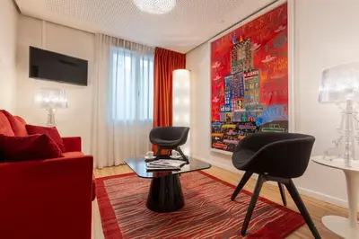 Télévision ou salle de divertissement dans l'établissement Hôtel Hor Les Lumières