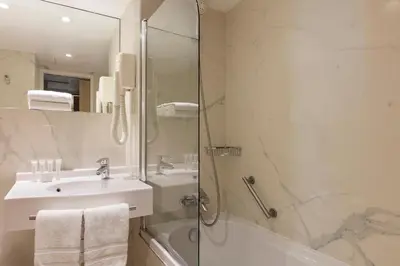 Salle de bains dans l'établissement Hôtel Hor Les Lumières