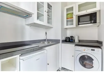 Cuisine ou kitchenette dans l'établissement Apartment Le Marais by Studio prestige