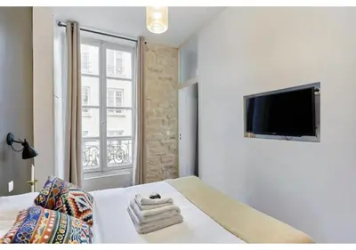 Télévision ou salle de divertissement dans l'établissement Apartment Le Marais by Studio prestige