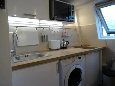 Cuisine ou kitchenette dans l'établissement Le Studio du Palais