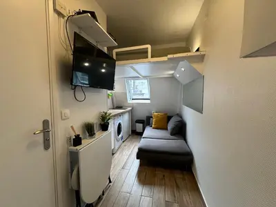 Télévision ou salle de divertissement dans l'établissement Le Studio du Palais
