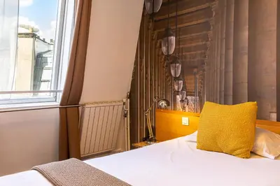 Un ou plusieurs lits dans un hébergement de l'établissement Le 20 Prieuré Hôtel