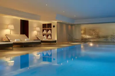 Piscine de l'établissement Majestic Hotel Spa - Champs Elysées ou située à proximité