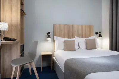 Un ou plusieurs lits dans un hébergement de l'établissement Hôtel Moulin Vert
