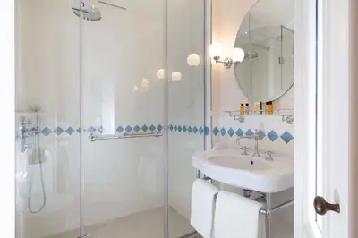 Salle de bains dans l'établissement Hotel Du Quai Voltaire