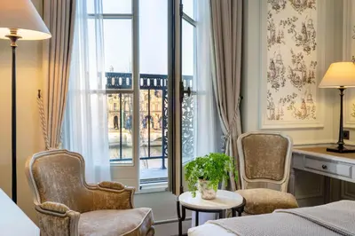 Coin salon dans l'établissement Hotel Du Quai Voltaire