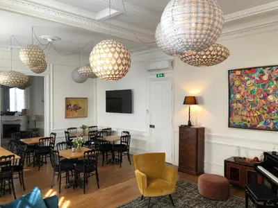 Télévision ou salle de divertissement dans l'établissement Sourire Boutique Hôtel Particulier