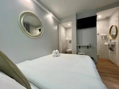 Un ou plusieurs lits dans un hébergement de l'établissement Hotel Nation Montmartre