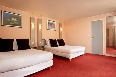 Un ou plusieurs lits dans un hébergement de l'établissement Hotel Antin St Georges