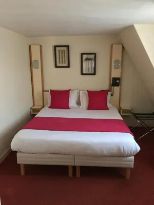 Un ou plusieurs lits dans un hébergement de l'établissement Hotel Antin St Georges