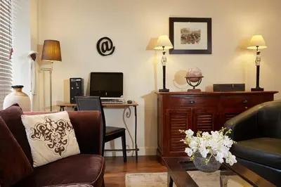 Télévision ou salle de divertissement dans l'établissement Hotel Antin St Georges
