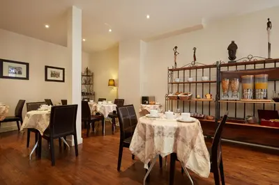 Restaurant ou autre lieu de restauration dans l'établissement Hotel Antin St Georges