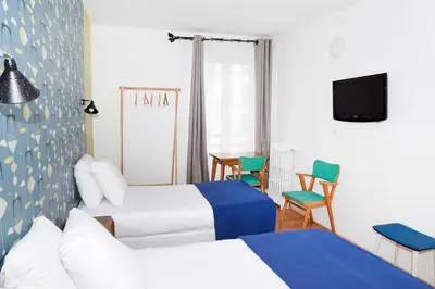 Un ou plusieurs lits dans un hébergement de l'établissement Zazie Hôtel