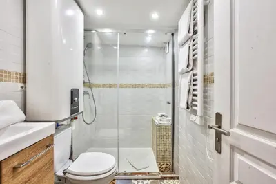 Salle de bains dans l'établissement UrbanFlat 41 - Disneyland in Paris - Montorgueil