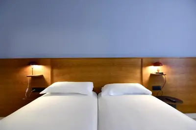 Un ou plusieurs lits dans un hébergement de l'établissement Agate Hôtel