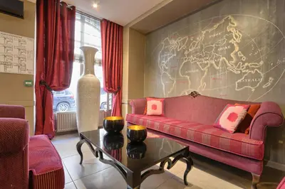 Coin salon dans l'établissement Hôtel Mondial