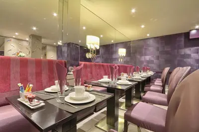 Coin salon dans l'établissement Hôtel Mondial