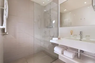 Salle de bains dans l'établissement Acropole