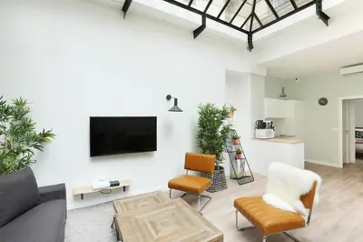 Télévision ou salle de divertissement dans l'établissement Rent a Room - Residence Meslay