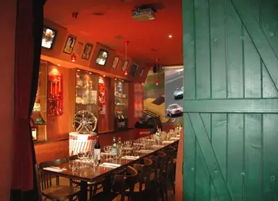 Restaurant ou autre lieu de restauration dans l'établissement Terminus Orléans Paris