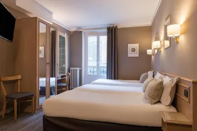 Un ou plusieurs lits dans un hébergement de l'établissement Paris France Hotel