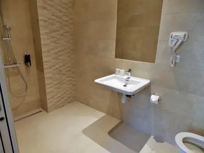 Salle de bains dans l'établissement Excelsior Batignolles