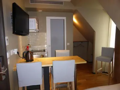 Télévision ou salle de divertissement dans l'établissement Excelsior Batignolles
