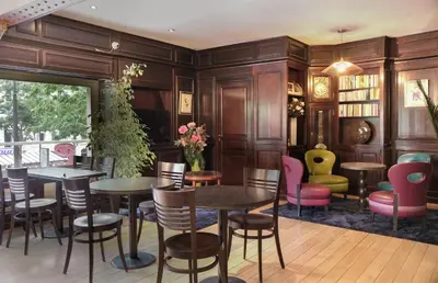 Coin salon dans l'établissement Hotel London