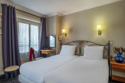 Un ou plusieurs lits dans un hébergement de l'établissement Hotel London