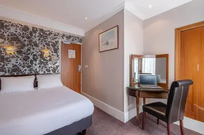 Un ou plusieurs lits dans un hébergement de l'établissement Hotel London