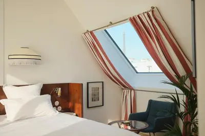 Un ou plusieurs lits dans un hébergement de l'établissement Hôtel Wallace Paris, Orso Hotels, a Member of Design Hotels