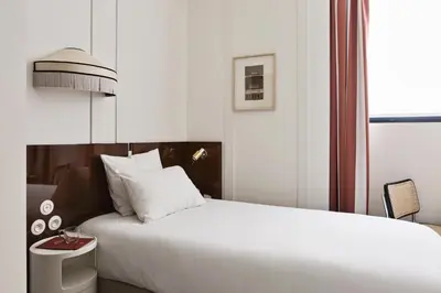 Un ou plusieurs lits dans un hébergement de l'établissement Hôtel Wallace Paris, Orso Hotels, a Member of Design Hotels