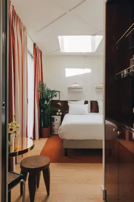 Un ou plusieurs lits dans un hébergement de l'établissement Hôtel Wallace Paris, Orso Hotels, a Member of Design Hotels