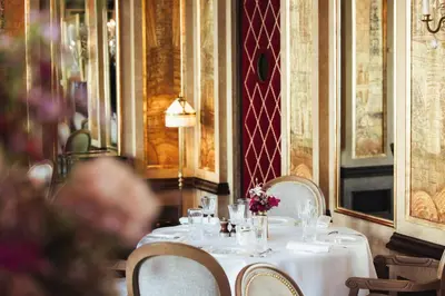 Restaurant ou autre lieu de restauration dans l'établissement Hôtel Fouquet's Paris