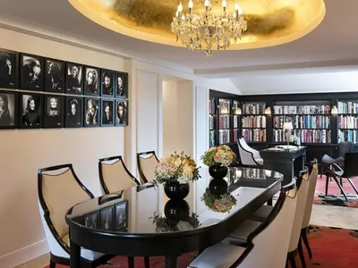 Coin salon dans l'établissement Hôtel Fouquet's Paris