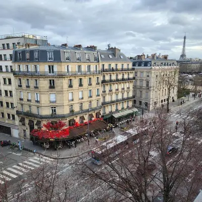 Vue générale sur Paris ou vue de la ville depuis l'appartement