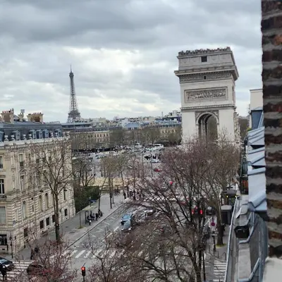 Vue générale sur Paris ou vue de la ville depuis l'appartement