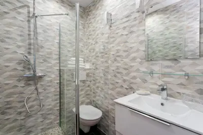 Salle de bains dans l'établissement Marais Saint Paul Ecouffes with AC