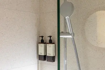 Salle de bains dans l'établissement Hôtel Casimir