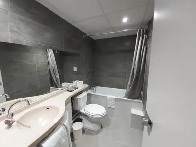 Salle de bains dans l'établissement Hôtel Eiffel Kensington