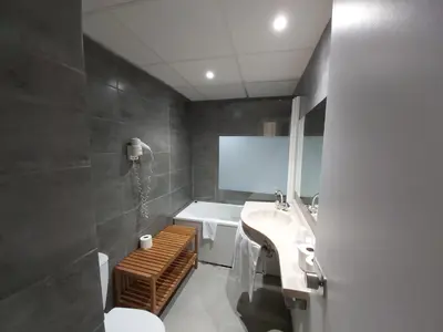 Salle de bains dans l'établissement Hôtel Eiffel Kensington