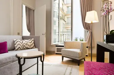 Coin salon dans l'établissement Hôtel Bedford