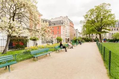 Jardin de l'établissement Marais Place des Vosges Sevigne