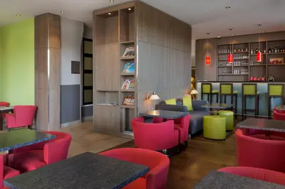 Coin salon dans l'établissement Best Western Seine West Hotel
