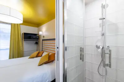 Un ou plusieurs lits dans un hébergement de l'établissement Hôtel Gérando