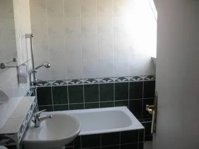 Salle de bains dans l'établissement Hotel Montana Paris Lafayette
